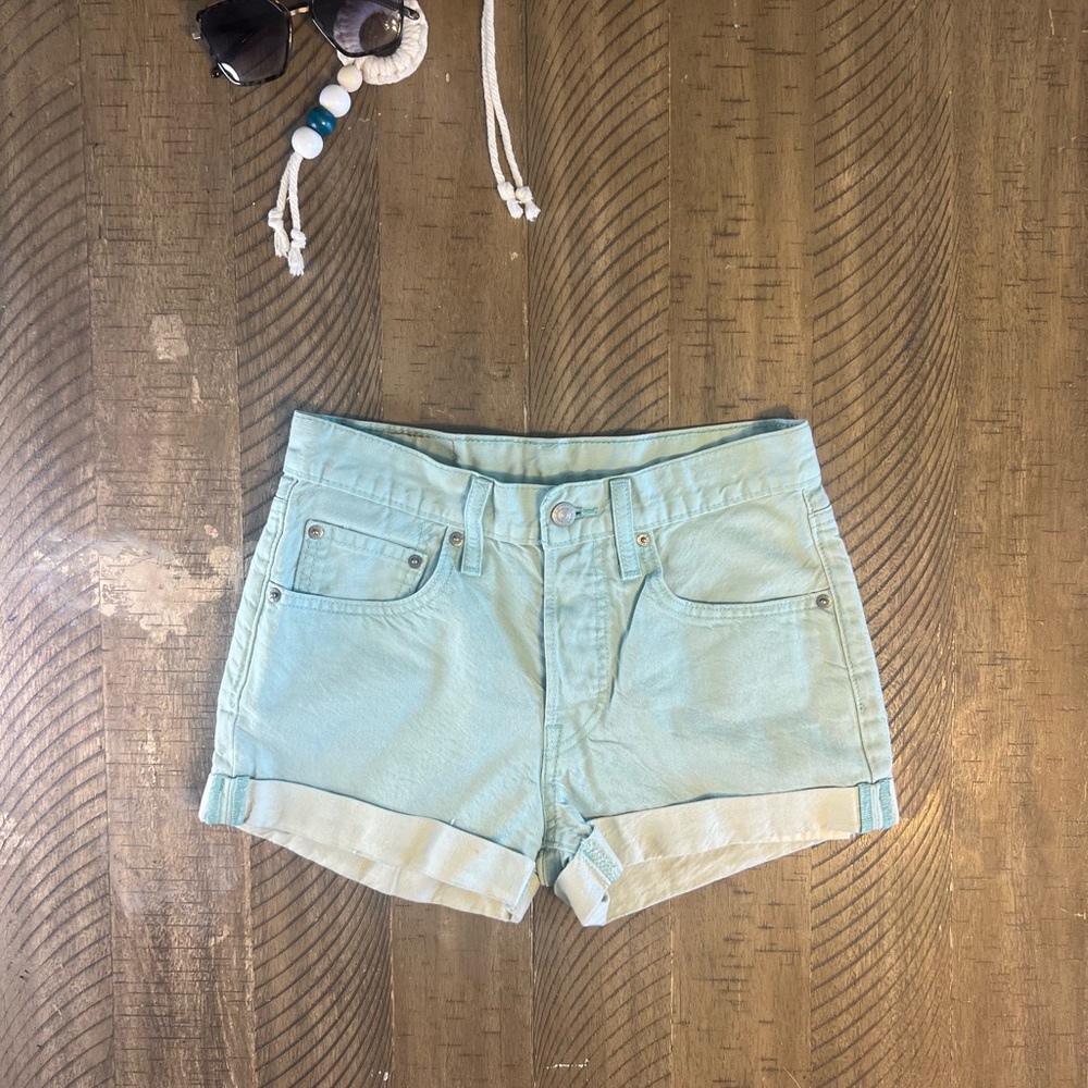 Levi’s 501 women’s shorts sz 26